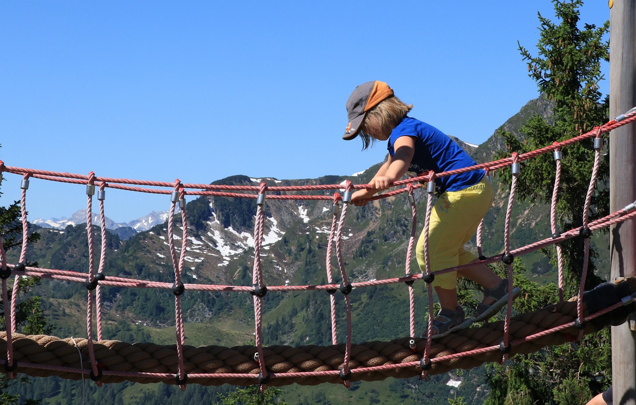 child, climbing, rope-4367303.jpg